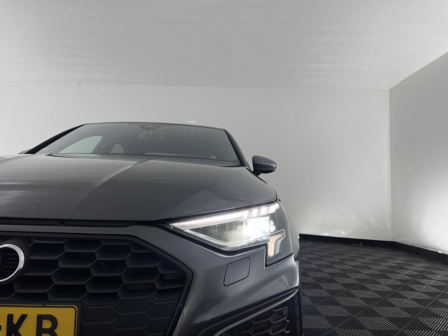 Audi A3 Limousine 35 TFSI S edition (INCL-BTW)  *AUT | 1/2 LEATHER | MATRIX-LED | HEATED-SPORTSEATS | CRUISE | CAMERA | DIGI-COCKPIT | NAVI-FULLMAP | PRIVACY-GLASS | AMBIENT-LIGHT | ECC | PDC | 18''ALU*