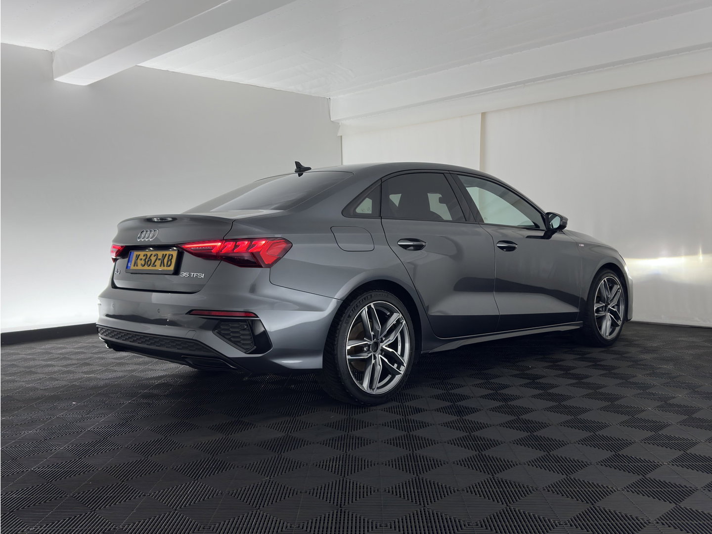 Audi A3 Limousine 35 TFSI S edition (INCL-BTW)  *AUT | 1/2 LEATHER | MATRIX-LED | HEATED-SPORTSEATS | CRUISE | CAMERA | DIGI-COCKPIT | NAVI-FULLMAP | PRIVACY-GLASS | AMBIENT-LIGHT | ECC | PDC | 18''ALU*