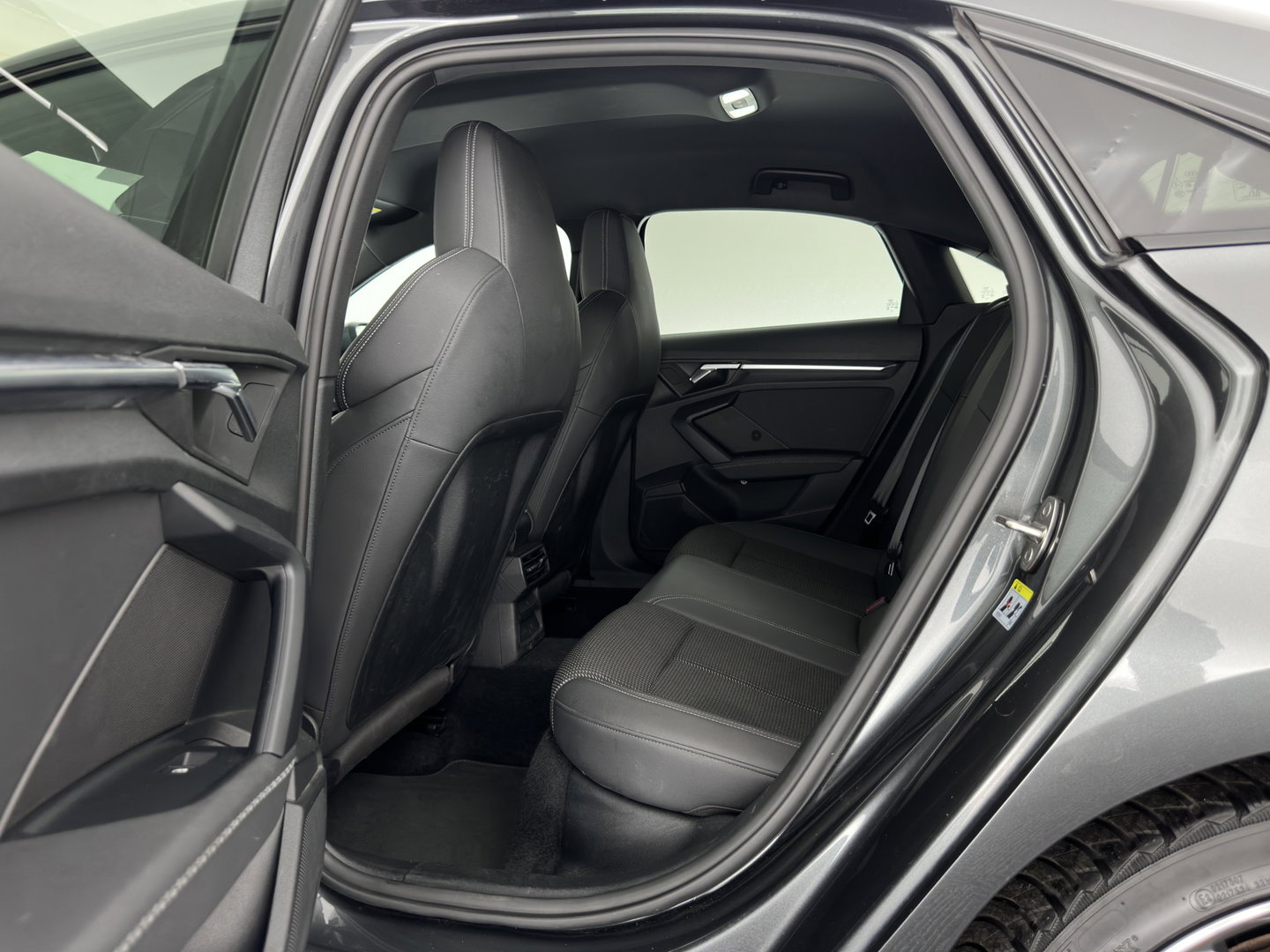 Audi A3 Limousine 35 TFSI S edition (INCL-BTW)  *AUT | 1/2 LEATHER | MATRIX-LED | HEATED-SPORTSEATS | CRUISE | CAMERA | DIGI-COCKPIT | NAVI-FULLMAP | PRIVACY-GLASS | AMBIENT-LIGHT | ECC | PDC | 18''ALU*