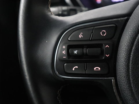 Kia e-Niro ComfortLine 64 kWh | SOH 95.9% | Adaptive cruise | Half Leder | Carplay | Climate control | Camera | Navigatie | Park assist