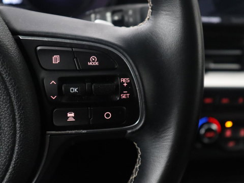 Kia e-Niro ComfortLine 64 kWh | SOH 95.9% | Adaptive cruise | Half Leder | Carplay | Climate control | Camera | Navigatie | Park assist