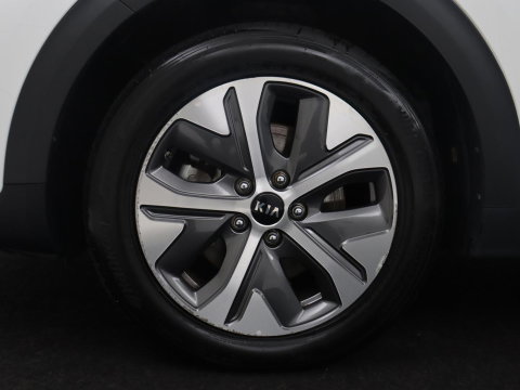 Kia e-Niro ComfortLine 64 kWh | SOH 95.9% | Adaptive cruise | Half Leder | Carplay | Climate control | Camera | Navigatie | Park assist