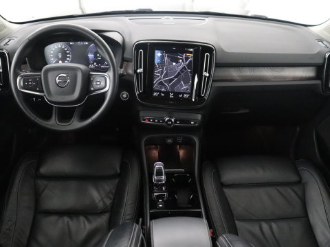 Volvo XC40 1.5 T4 Plug-in hybrid Ultimate Dark | SOH 87,6% | Panoramadak | Trekhaak | Leder | Stuur/stoel verwarming | Harman/kardon | Adaptive cruise | Camera |