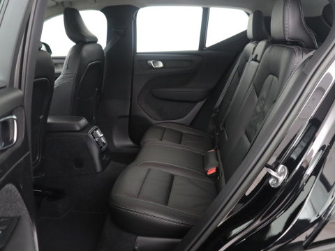 Volvo XC40 1.5 T4 Plug-in hybrid Ultimate Dark | SOH 87,6% | Panoramadak | Trekhaak | Leder | Stuur/stoel verwarming | Harman/kardon | Adaptive cruise | Camera |
