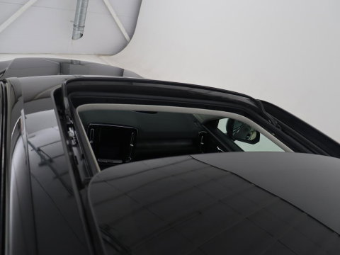 Volvo XC40 1.5 T4 Plug-in hybrid Ultimate Dark | SOH 87,6% | Panoramadak | Trekhaak | Leder | Stuur/stoel verwarming | Harman/kardon | Adaptive cruise | Camera |