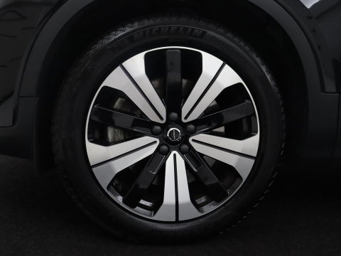 Volvo XC40 1.5 T4 Plug-in hybrid Ultimate Dark | SOH 87,6% | Panoramadak | Trekhaak | Leder | Stuur/stoel verwarming | Harman/kardon | Adaptive cruise | Camera |