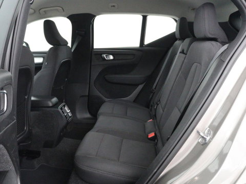 Volvo XC40 1.5 T2 Business Pro | 1e eigenaar | Trekhaak | Carplay | Navigatie | Adaptive cruise | Side Assist | Full LED | Climate control | Keyless | Parkeerhulp | Bluetooth | 19'' lichtmetalen velgen