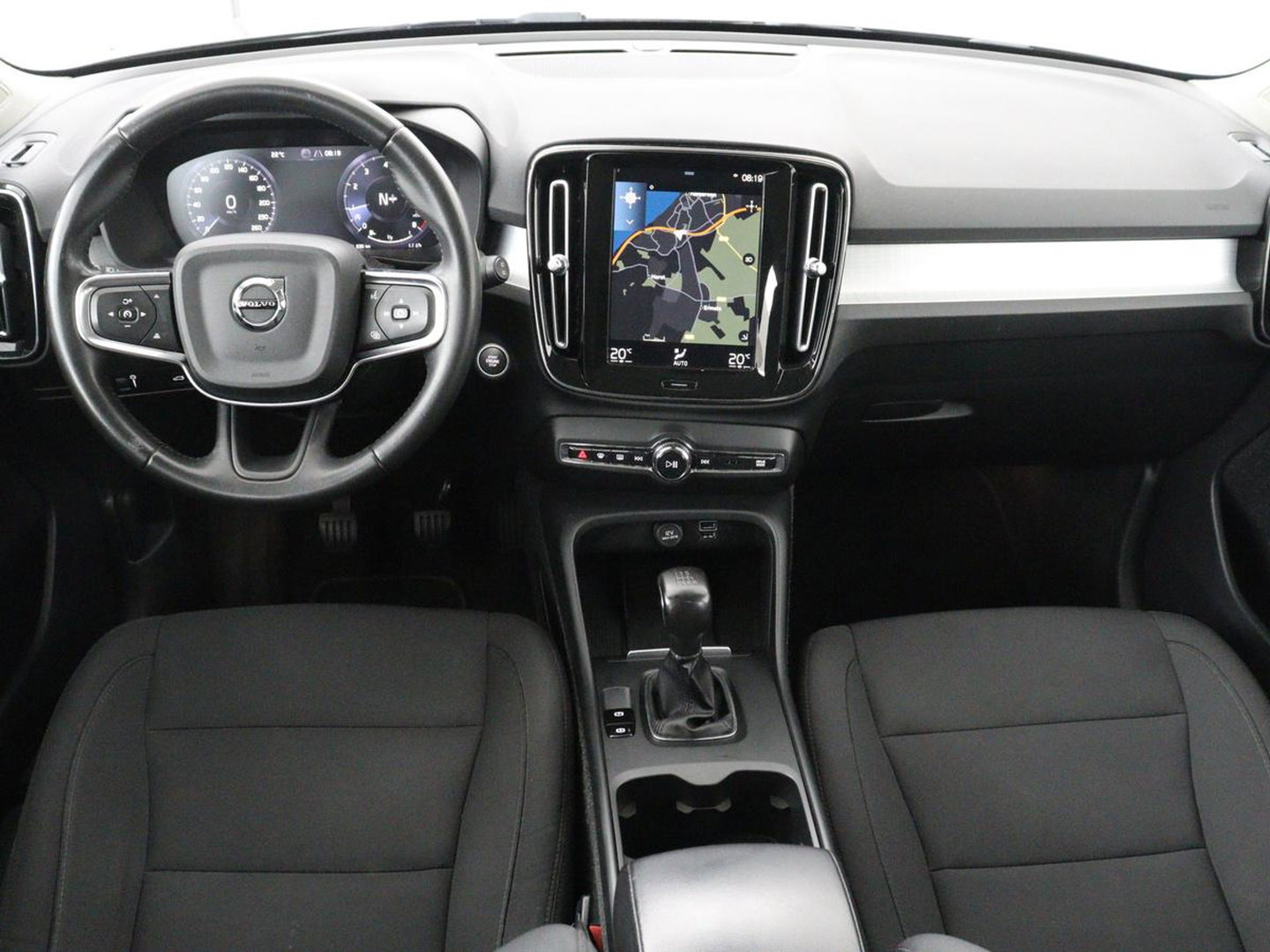 Volvo XC40 1.5 T2 Business Pro | 1e eigenaar | Trekhaak | Carplay | Navigatie | Adaptive cruise | Side Assist | Full LED | Climate control | Keyless | Parkeerhulp | Bluetooth | 19'' lichtmetalen velgen