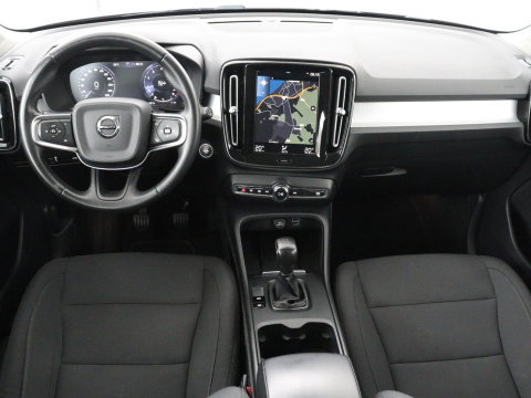 Volvo XC40 1.5 T2 Business Pro | 1e eigenaar | Trekhaak | Carplay | Navigatie | Adaptive cruise | Side Assist | Full LED | Climate control | Keyless | Parkeerhulp | Bluetooth | 19'' lichtmetalen velgen