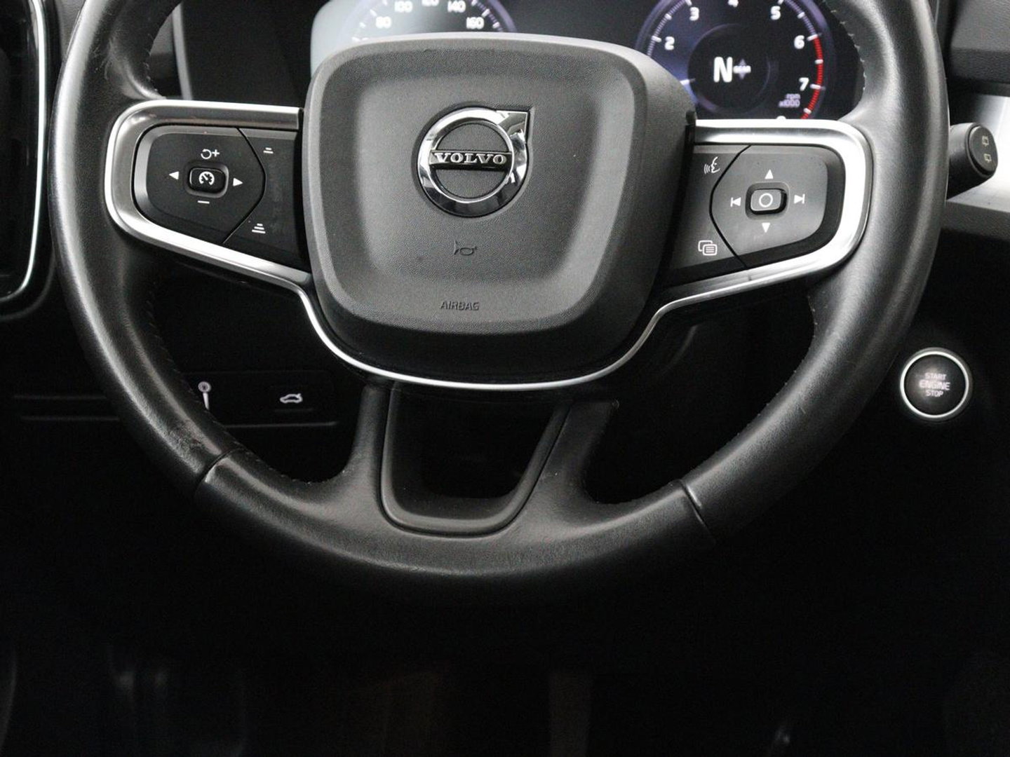 Volvo XC40 1.5 T2 Business Pro | 1e eigenaar | Trekhaak | Carplay | Navigatie | Adaptive cruise | Side Assist | Full LED | Climate control | Keyless | Parkeerhulp | Bluetooth | 19'' lichtmetalen velgen