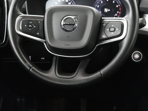 Volvo XC40 1.5 T2 Business Pro | 1e eigenaar | Trekhaak | Carplay | Navigatie | Adaptive cruise | Side Assist | Full LED | Climate control | Keyless | Parkeerhulp | Bluetooth | 19'' lichtmetalen velgen