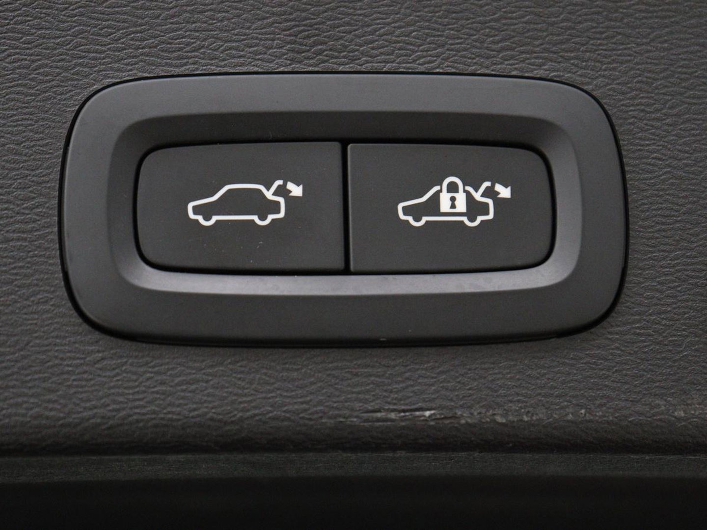 Volvo XC40 1.5 T2 Business Pro | 1e eigenaar | Trekhaak | Carplay | Navigatie | Adaptive cruise | Side Assist | Full LED | Climate control | Keyless | Parkeerhulp | Bluetooth | 19'' lichtmetalen velgen