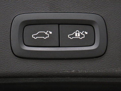 Volvo XC40 1.5 T2 Business Pro | 1e eigenaar | Trekhaak | Carplay | Navigatie | Adaptive cruise | Side Assist | Full LED | Climate control | Keyless | Parkeerhulp | Bluetooth | 19'' lichtmetalen velgen