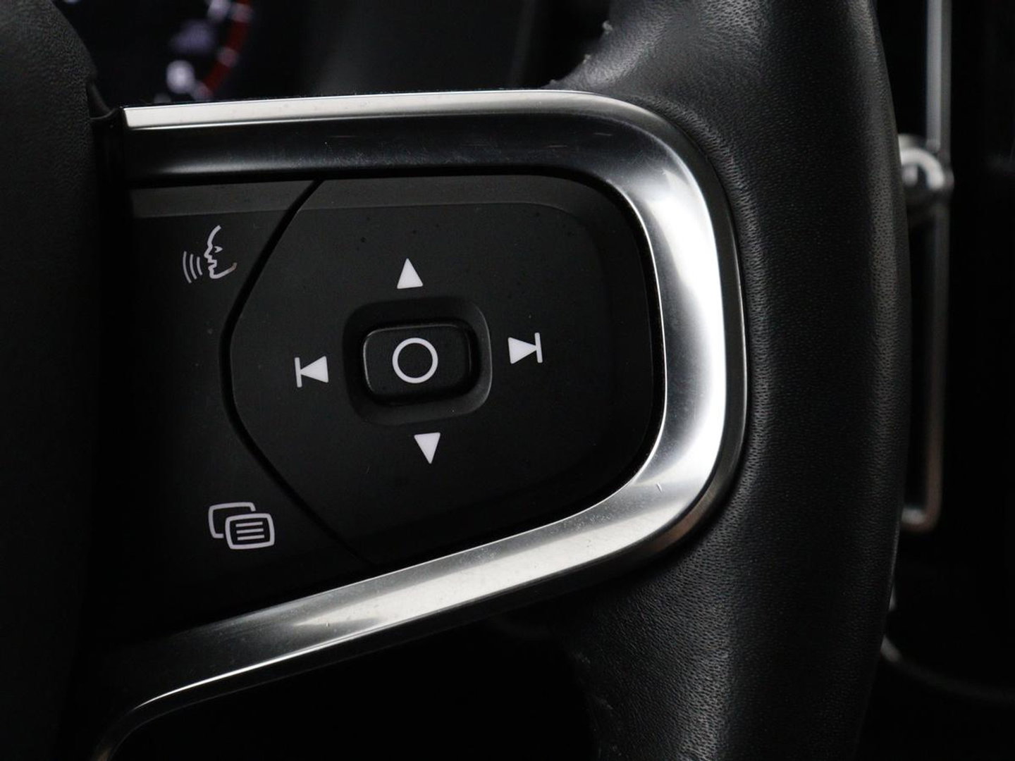 Volvo XC40 1.5 T2 Business Pro | 1e eigenaar | Trekhaak | Carplay | Navigatie | Adaptive cruise | Side Assist | Full LED | Climate control | Keyless | Parkeerhulp | Bluetooth | 19'' lichtmetalen velgen