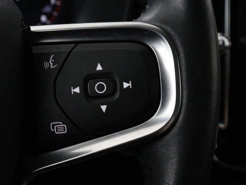 Volvo XC40 1.5 T2 Business Pro | 1e eigenaar | Trekhaak | Carplay | Navigatie | Adaptive cruise | Side Assist | Full LED | Climate control | Keyless | Parkeerhulp | Bluetooth | 19'' lichtmetalen velgen