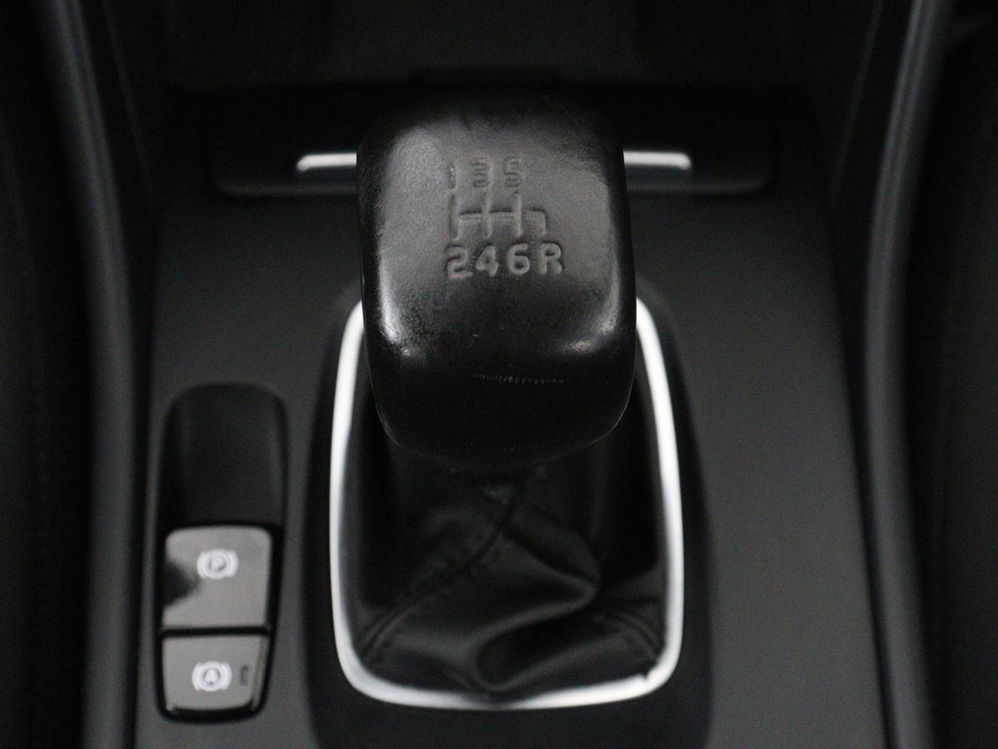 Volvo XC40 1.5 T2 Business Pro | 1e eigenaar | Trekhaak | Carplay | Navigatie | Adaptive cruise | Side Assist | Full LED | Climate control | Keyless | Parkeerhulp | Bluetooth | 19'' lichtmetalen velgen