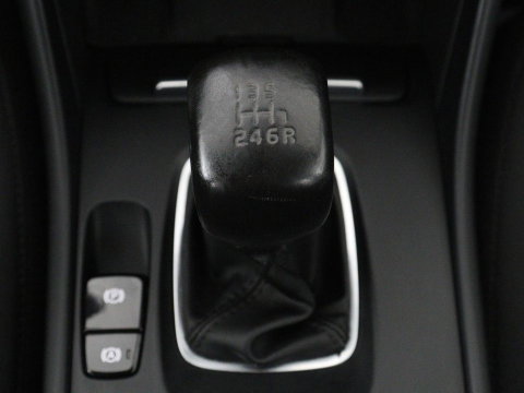 Volvo XC40 1.5 T2 Business Pro | 1e eigenaar | Trekhaak | Carplay | Navigatie | Adaptive cruise | Side Assist | Full LED | Climate control | Keyless | Parkeerhulp | Bluetooth | 19'' lichtmetalen velgen