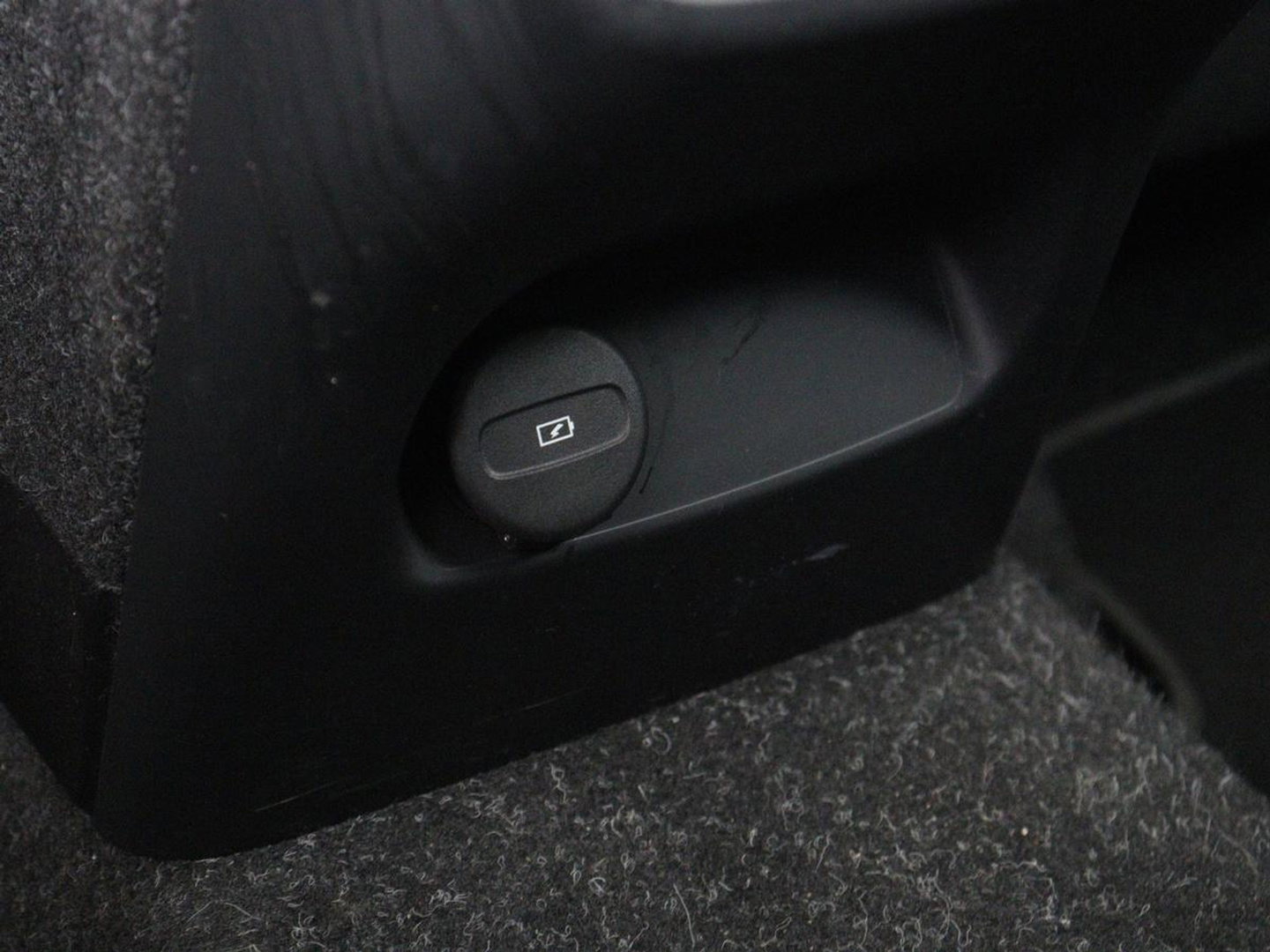 Volvo XC40 1.5 T2 Business Pro | 1e eigenaar | Trekhaak | Carplay | Navigatie | Adaptive cruise | Side Assist | Full LED | Climate control | Keyless | Parkeerhulp | Bluetooth | 19'' lichtmetalen velgen