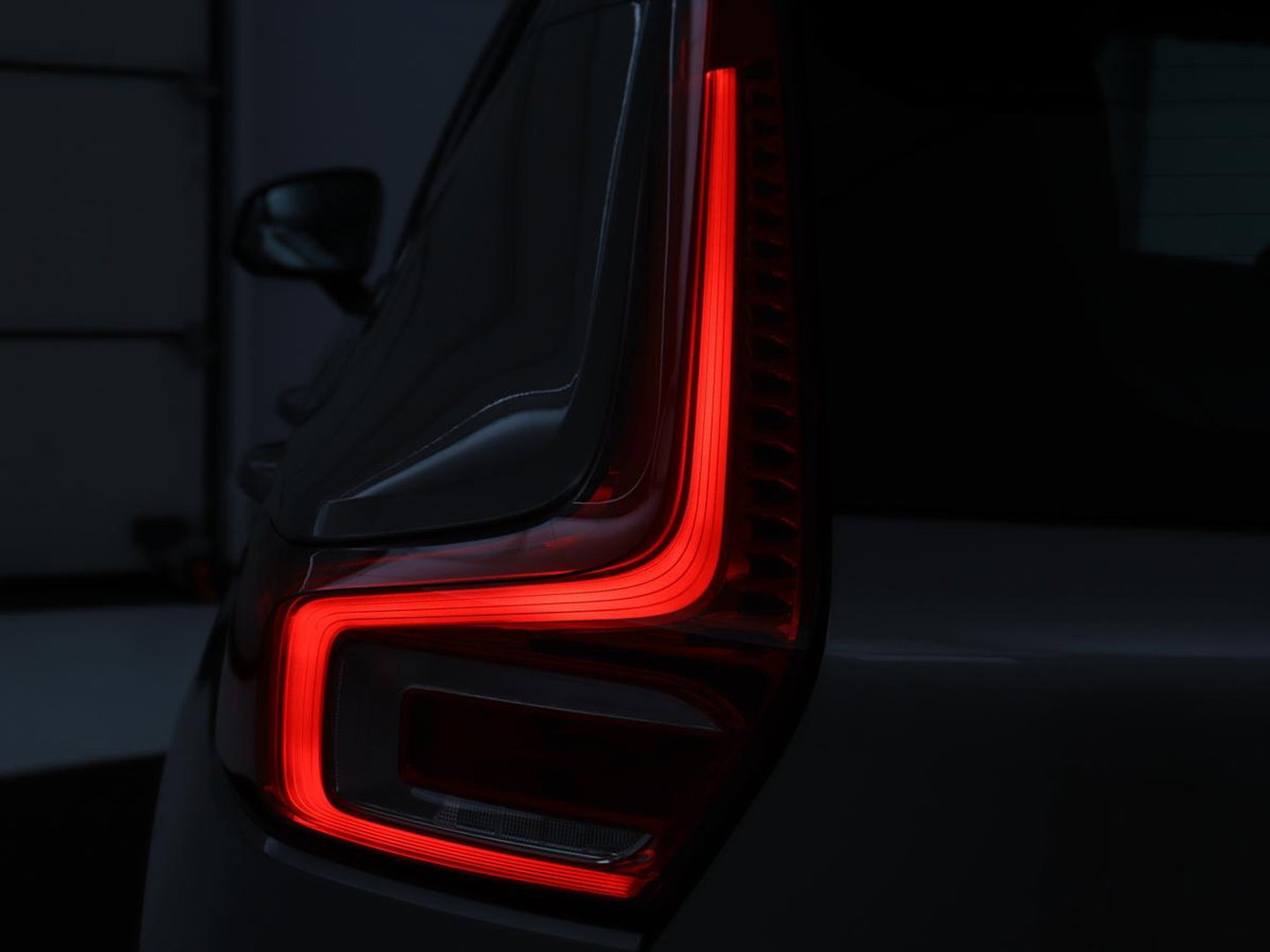 Volvo XC40 1.5 T2 Business Pro | 1e eigenaar | Trekhaak | Carplay | Navigatie | Adaptive cruise | Side Assist | Full LED | Climate control | Keyless | Parkeerhulp | Bluetooth | 19'' lichtmetalen velgen
