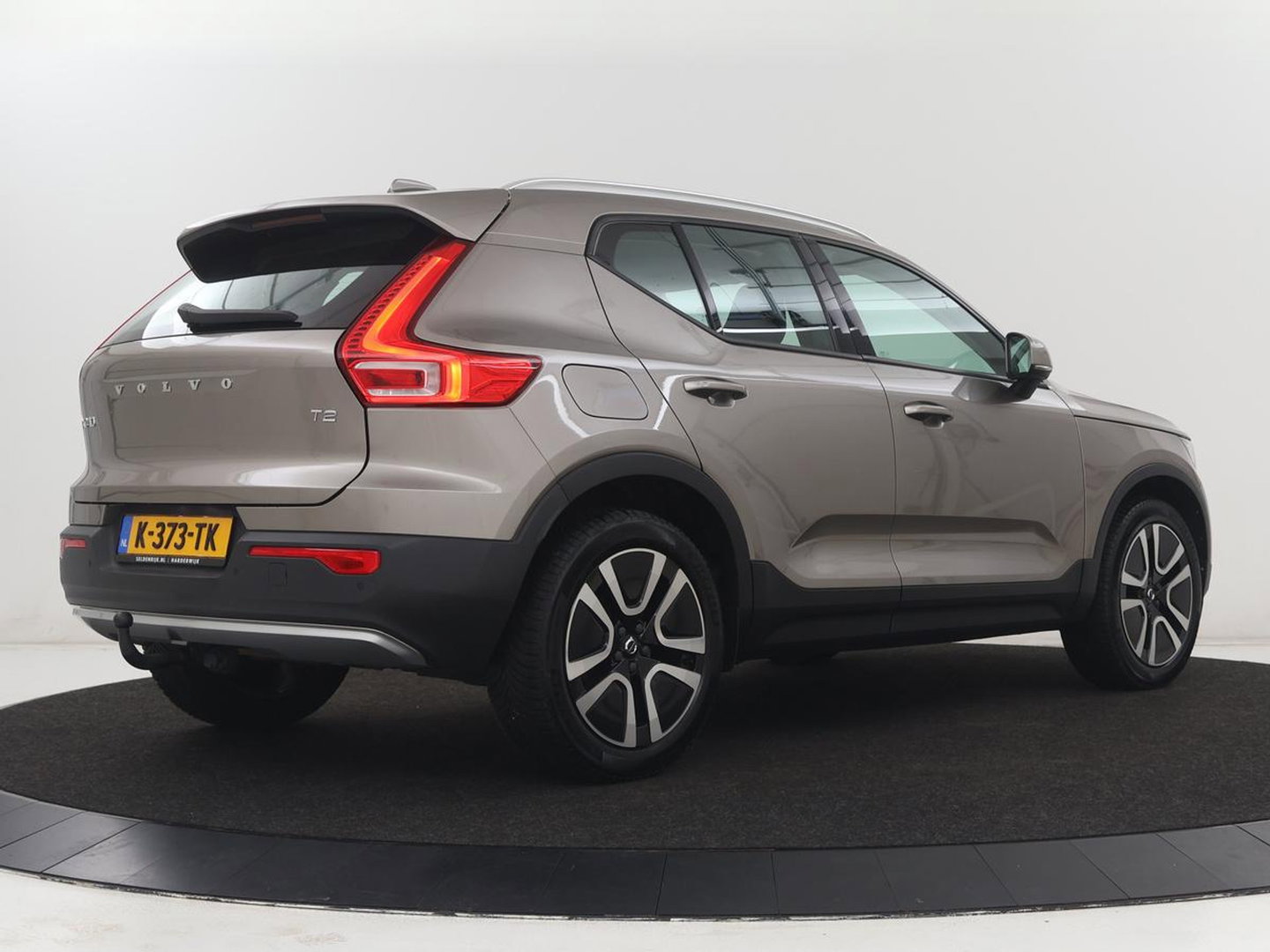 Volvo XC40 1.5 T2 Business Pro | 1e eigenaar | Trekhaak | Carplay | Navigatie | Adaptive cruise | Side Assist | Full LED | Climate control | Keyless | Parkeerhulp | Bluetooth | 19'' lichtmetalen velgen