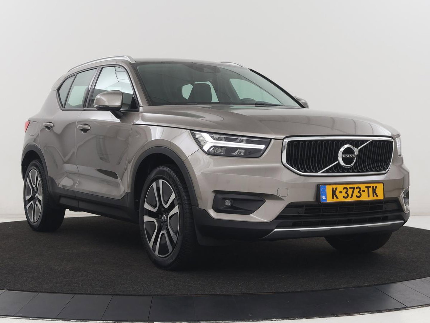 Volvo XC40 1.5 T2 Business Pro | 1e eigenaar | Trekhaak | Carplay | Navigatie | Adaptive cruise | Side Assist | Full LED | Climate control | Keyless | Parkeerhulp | Bluetooth | 19'' lichtmetalen velgen