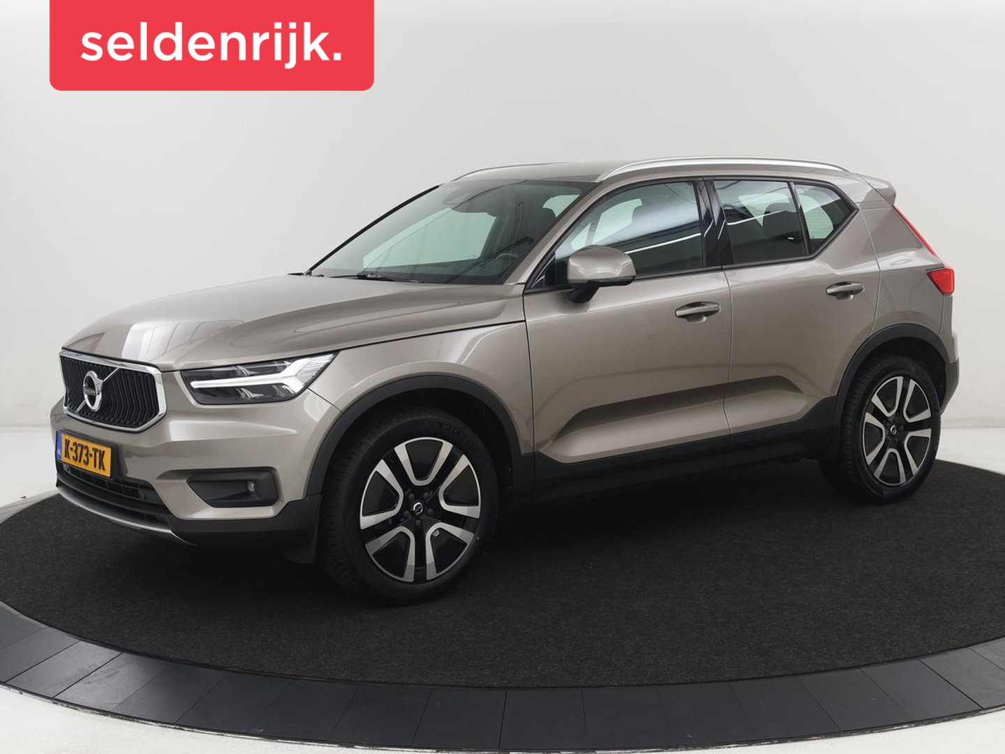 Volvo XC40 1.5 T2 Business Pro | 1e eigenaar | Trekhaak | Carplay | Navigatie | Adaptive cruise | Side Assist | Full LED | Climate control | Keyless | Parkeerhulp | Bluetooth | 19'' lichtmetalen velgen