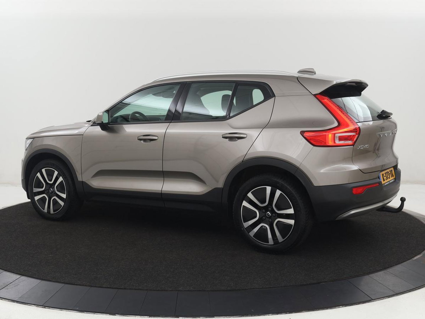 Volvo XC40 1.5 T2 Business Pro | 1e eigenaar | Trekhaak | Carplay | Navigatie | Adaptive cruise | Side Assist | Full LED | Climate control | Keyless | Parkeerhulp | Bluetooth | 19'' lichtmetalen velgen