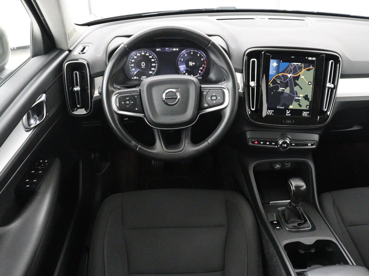Volvo XC40 1.5 T2 Business Pro | 1e eigenaar | Trekhaak | Carplay | Navigatie | Adaptive cruise | Side Assist | Full LED | Climate control | Keyless | Parkeerhulp | Bluetooth | 19'' lichtmetalen velgen