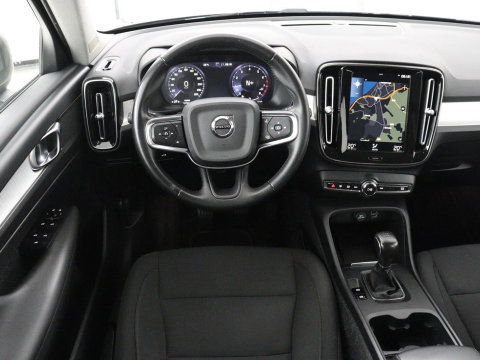 Volvo XC40 1.5 T2 Business Pro | 1e eigenaar | Trekhaak | Carplay | Navigatie | Adaptive cruise | Side Assist | Full LED | Climate control | Keyless | Parkeerhulp | Bluetooth | 19'' lichtmetalen velgen