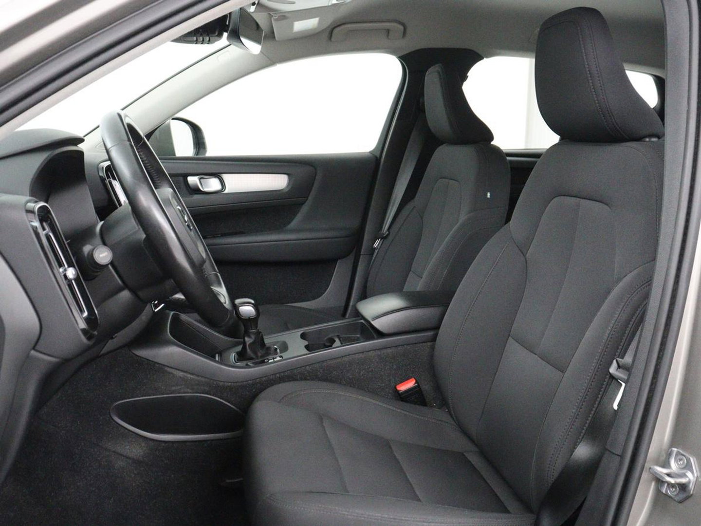 Volvo XC40 1.5 T2 Business Pro | 1e eigenaar | Trekhaak | Carplay | Navigatie | Adaptive cruise | Side Assist | Full LED | Climate control | Keyless | Parkeerhulp | Bluetooth | 19'' lichtmetalen velgen