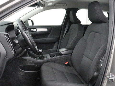 Volvo XC40 1.5 T2 Business Pro | 1e eigenaar | Trekhaak | Carplay | Navigatie | Adaptive cruise | Side Assist | Full LED | Climate control | Keyless | Parkeerhulp | Bluetooth | 19'' lichtmetalen velgen
