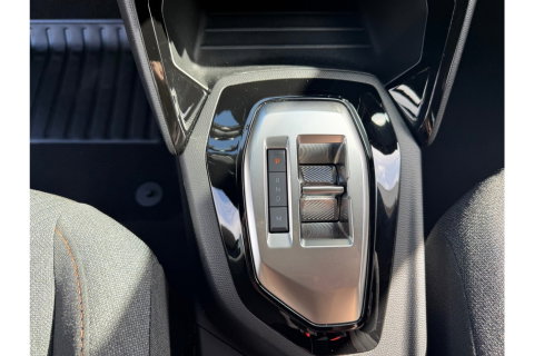 Peugeot 2008 1.2PT HYBRIDE AUTOMAAT STYLE CARPLAY AIRCO PDC