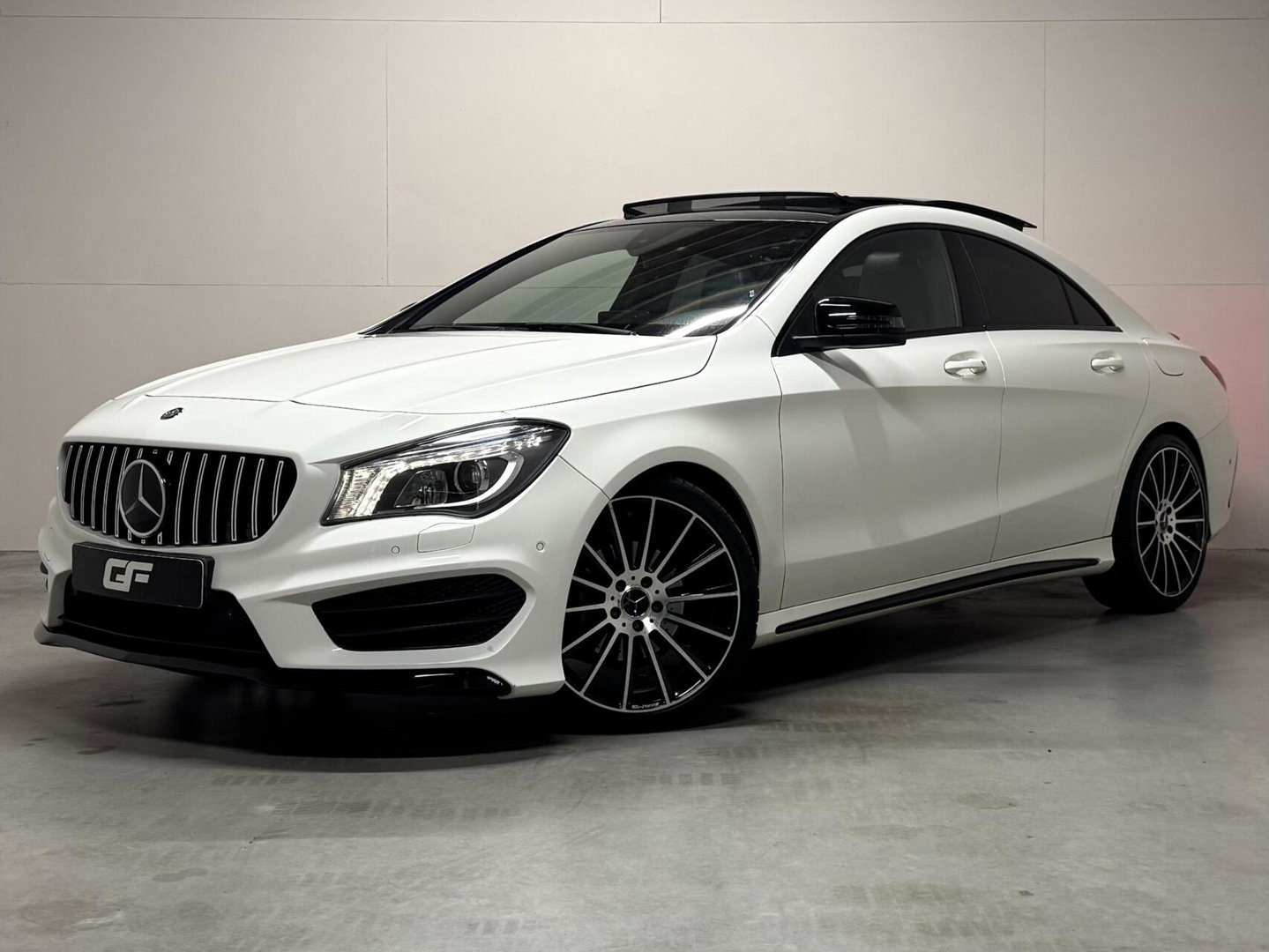 Mercedes-Benz CLA 200 AMG Pano Leer NAVI ACC Camera