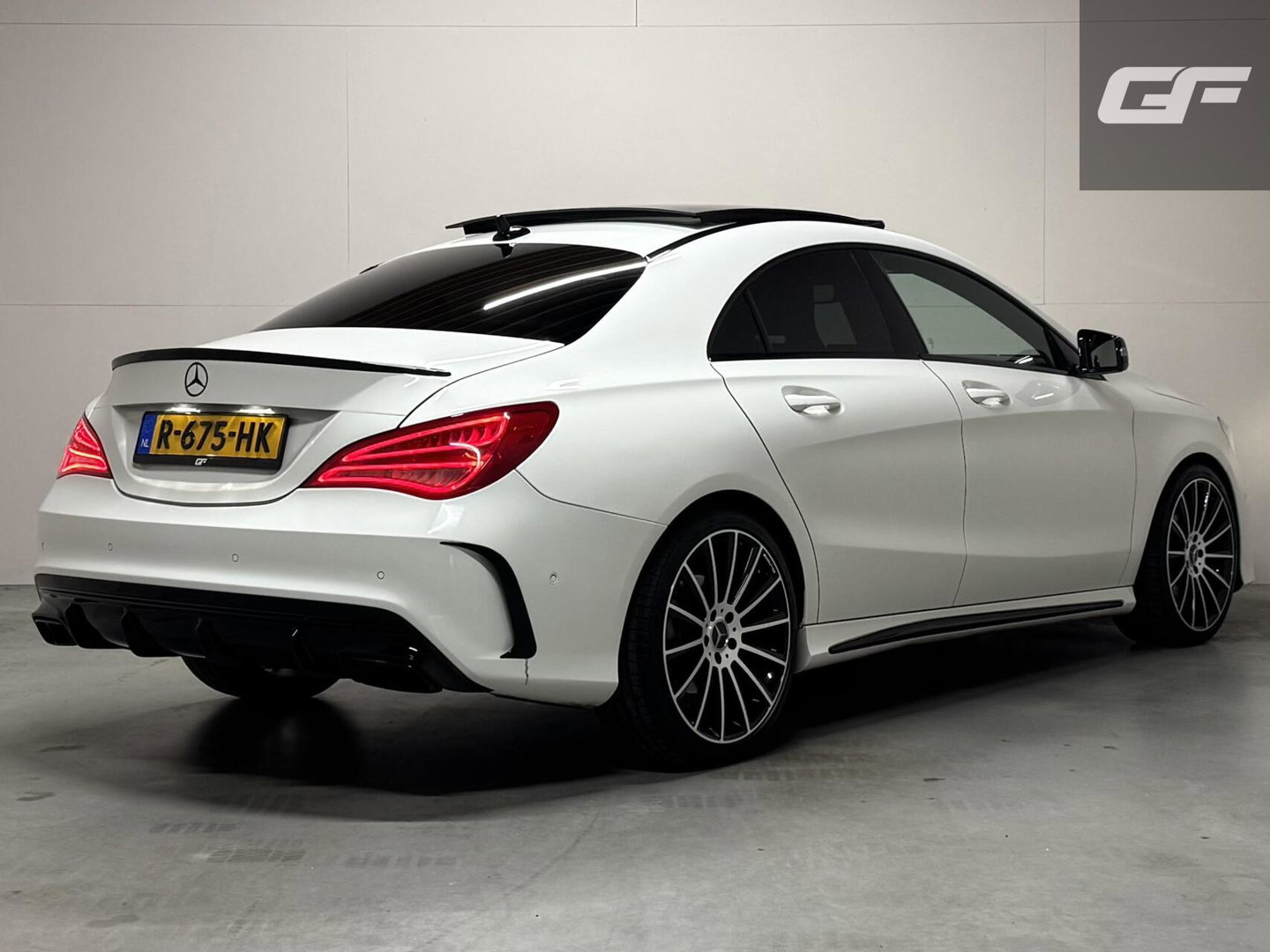 Mercedes-Benz CLA 200 AMG Pano Leer NAVI ACC Camera
