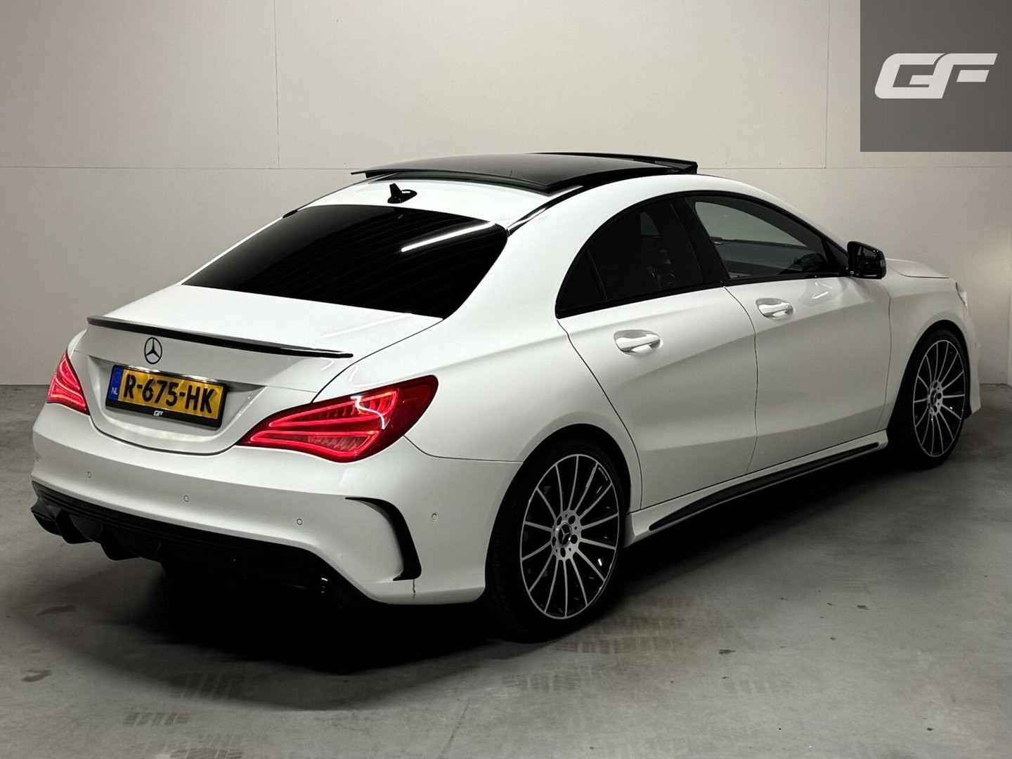 Mercedes-Benz CLA 200 AMG Pano Leer NAVI ACC Camera