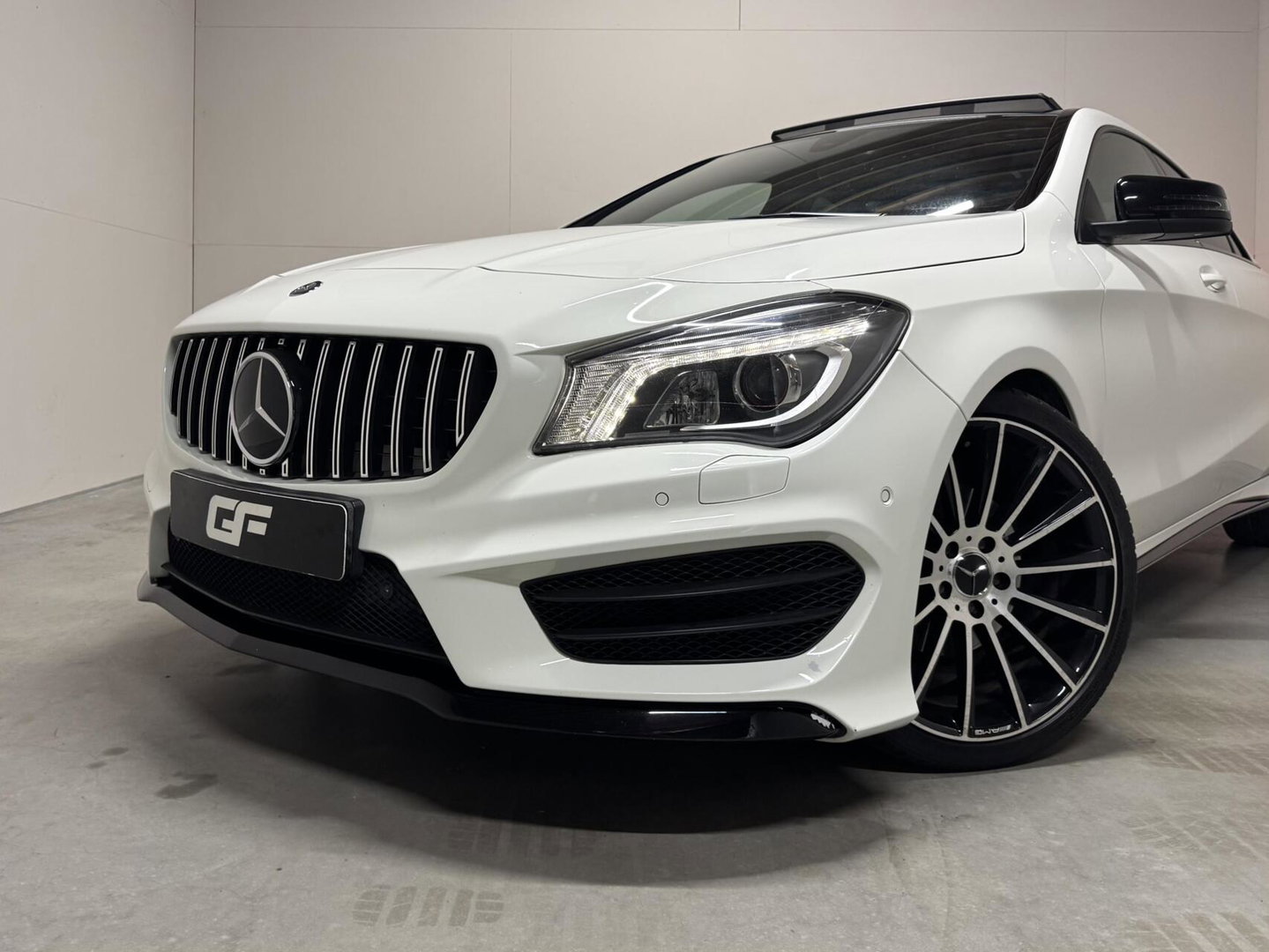 Mercedes-Benz CLA 200 AMG Pano Leer NAVI ACC Camera