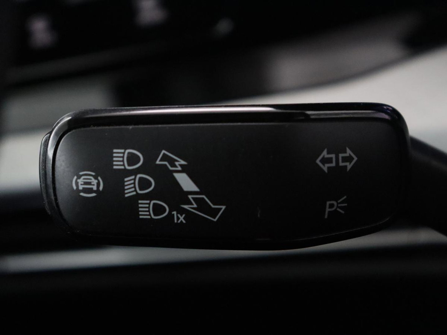 Volkswagen Golf Variant 1.5 eTSI Life Business | Trekhaak | Camera | Stoelverwarming | Apple Carplay |