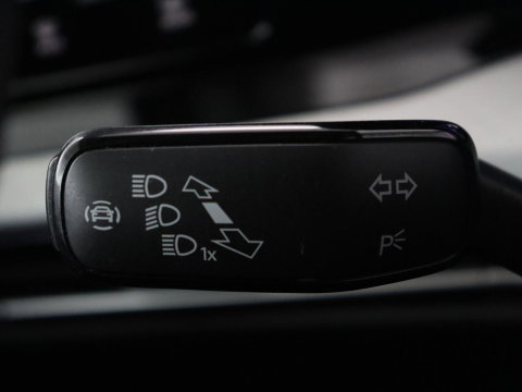 Volkswagen Golf Variant 1.5 eTSI Life Business | Trekhaak | Camera | Stoelverwarming | Apple Carplay |