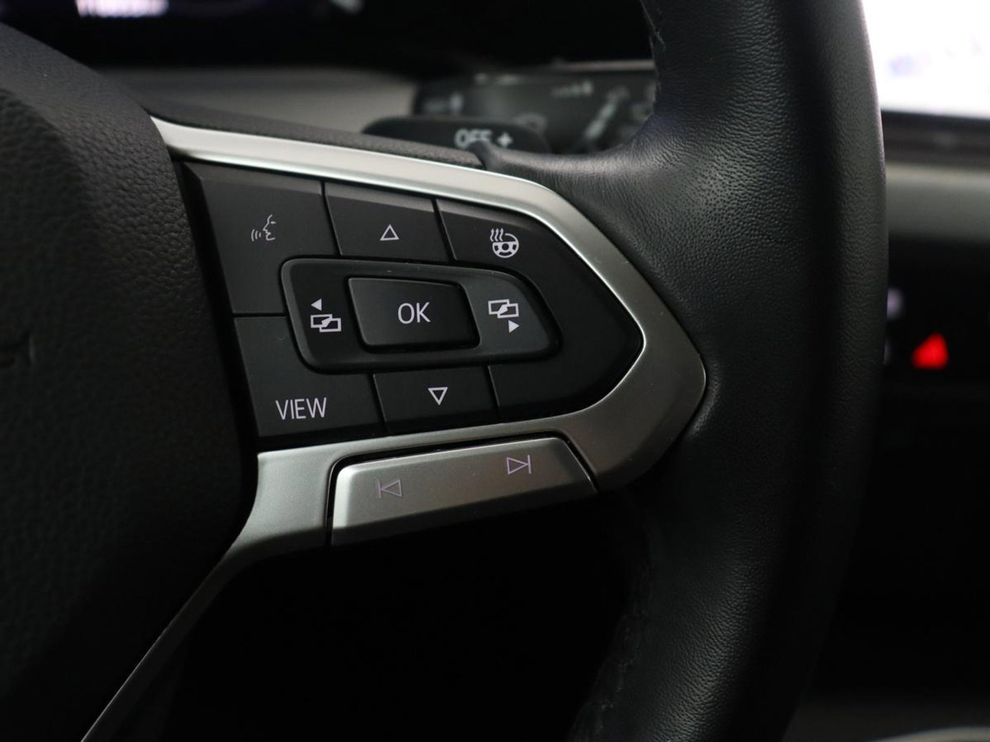 Volkswagen Golf Variant 1.5 eTSI Life Business | Trekhaak | Camera | Stoelverwarming | Apple Carplay |
