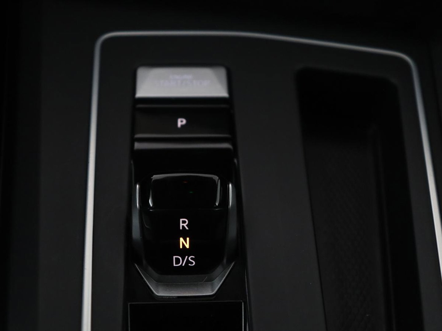 Volkswagen Golf Variant 1.5 eTSI Life Business | Trekhaak | Camera | Stoelverwarming | Apple Carplay |