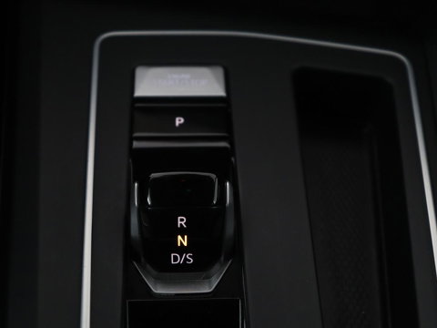 Volkswagen Golf Variant 1.5 eTSI Life Business | Trekhaak | Camera | Stoelverwarming | Apple Carplay |