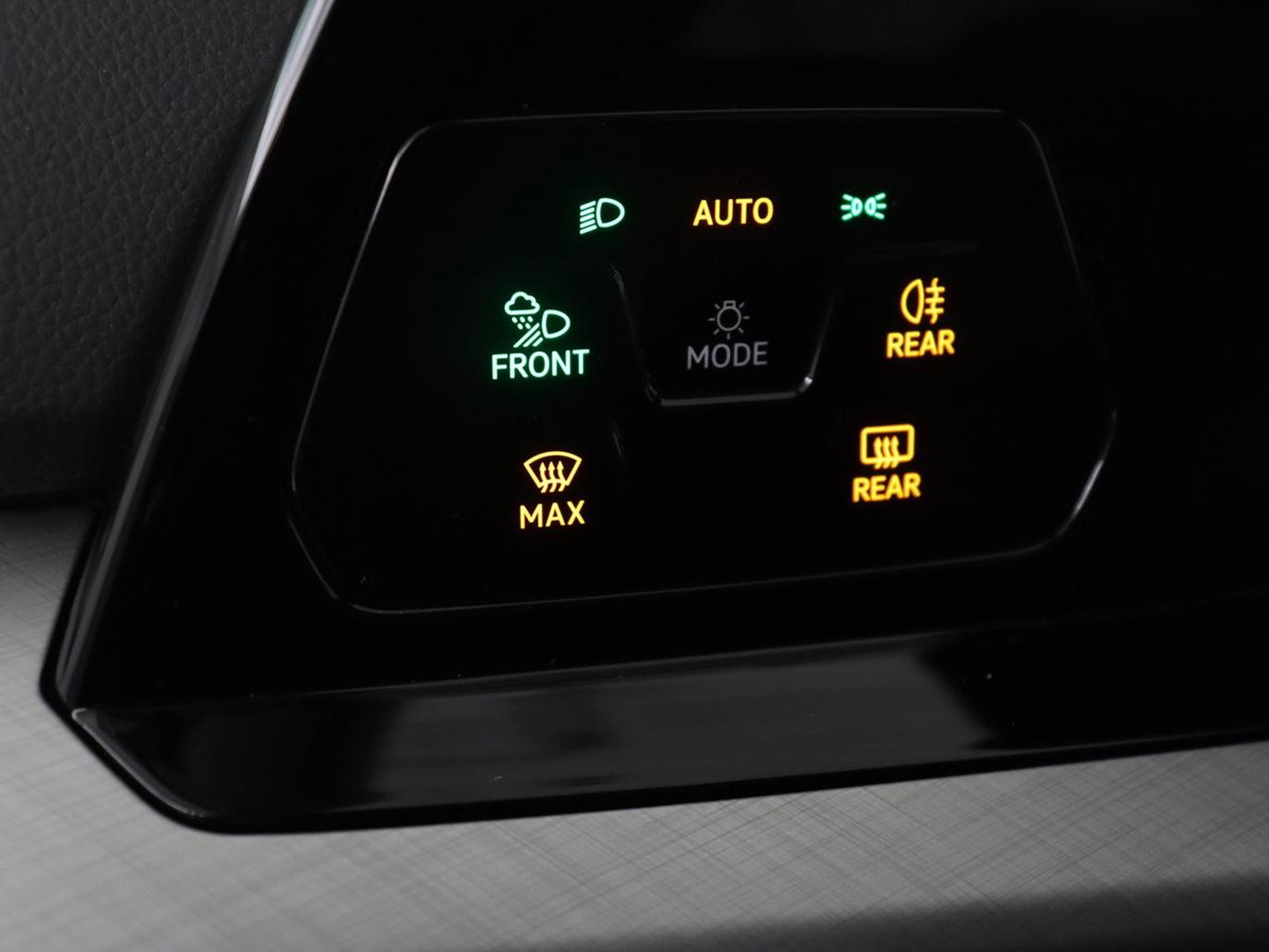 Volkswagen Golf Variant 1.5 eTSI Life Business | Trekhaak | Camera | Stoelverwarming | Apple Carplay |