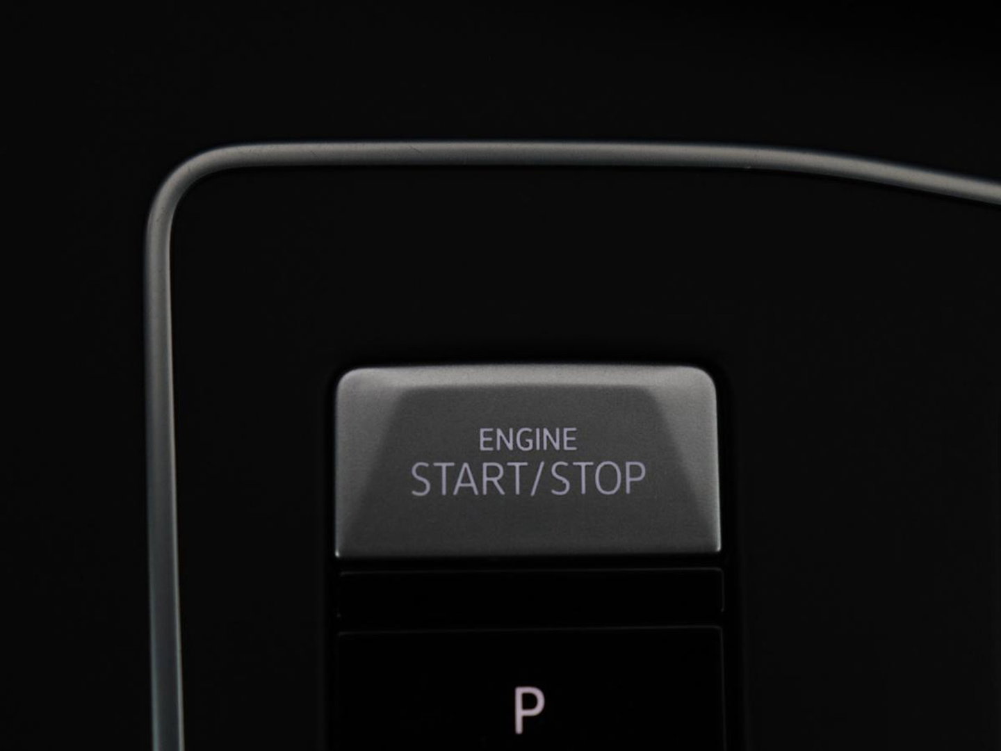 Volkswagen Golf Variant 1.5 eTSI Life Business | Trekhaak | Camera | Stoelverwarming | Apple Carplay |