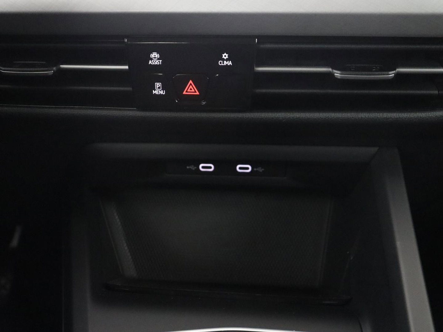 Volkswagen Golf Variant 1.5 eTSI Life Business | Trekhaak | Camera | Stoelverwarming | Apple Carplay |