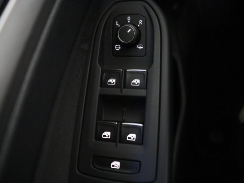Volkswagen Golf Variant 1.5 eTSI Life Business | Trekhaak | Camera | Stoelverwarming | Apple Carplay |
