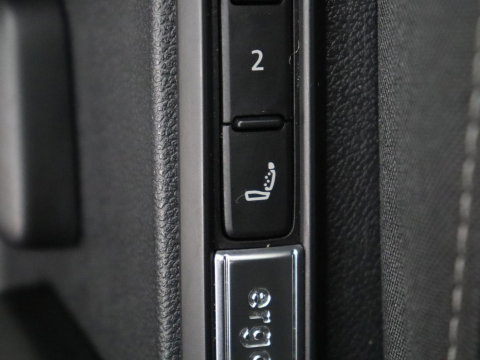 Volkswagen Golf Variant 1.5 eTSI Life Business | Trekhaak | Camera | Stoelverwarming | Apple Carplay |