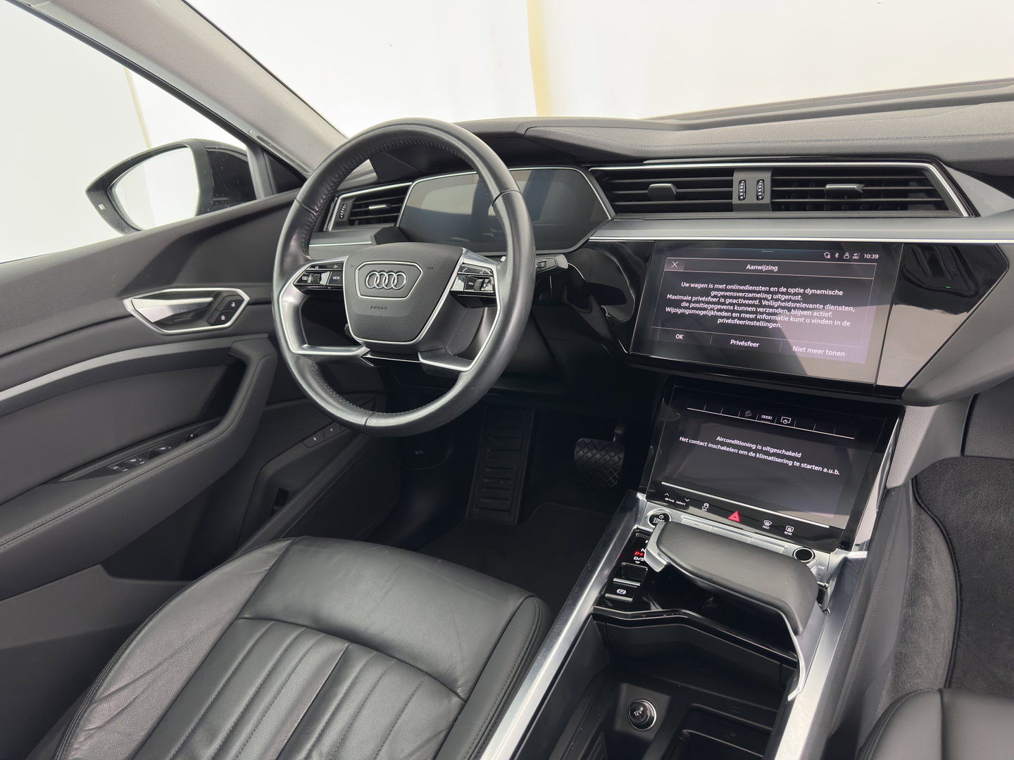 Audi e-tron Sportback 55 Quattro Business Edition Plus 95 kWh [3-Fase-11kW] {SoH-94%} Aut. *HEATPUMP | PANO | LEATHER | ADAPTIVE-CRUISE | MEMORY-PACK | FULL-LED | DIGI-COCKPIT | KEYLESS | CAMERA | PRIVACY-GLASS | HEATED-COMFORTSEATS | DAB+ | 21''ALU*