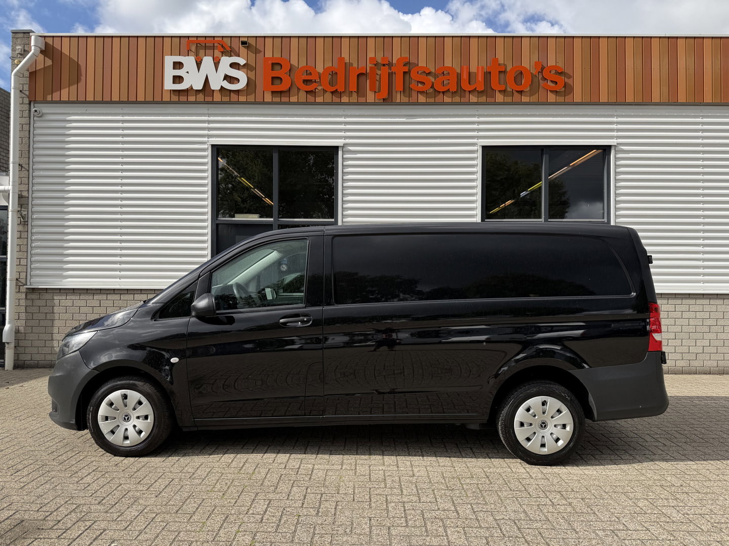 Mercedes-Benz Vito 110 CDI Lang L2H1 / euro 6 / bpm vrij / vaste prijs rijklaar € 16.950 ex btw / lease vanaf € 285 / airco / cruise control / navigatie / achterdeuren / comfort stoelen