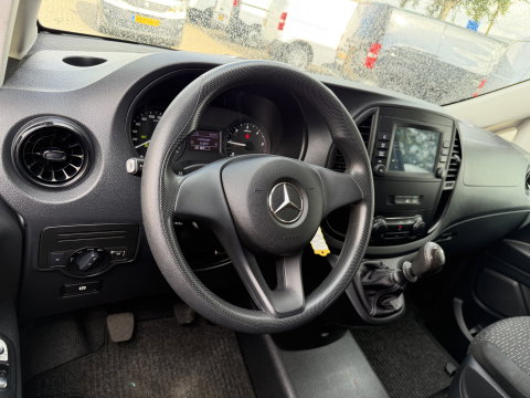 Mercedes-Benz Vito 110 CDI Lang L2H1 / euro 6 / bpm vrij / vaste prijs rijklaar € 16.950 ex btw / lease vanaf € 285 / airco / cruise control / navigatie / achterdeuren / comfort stoelen