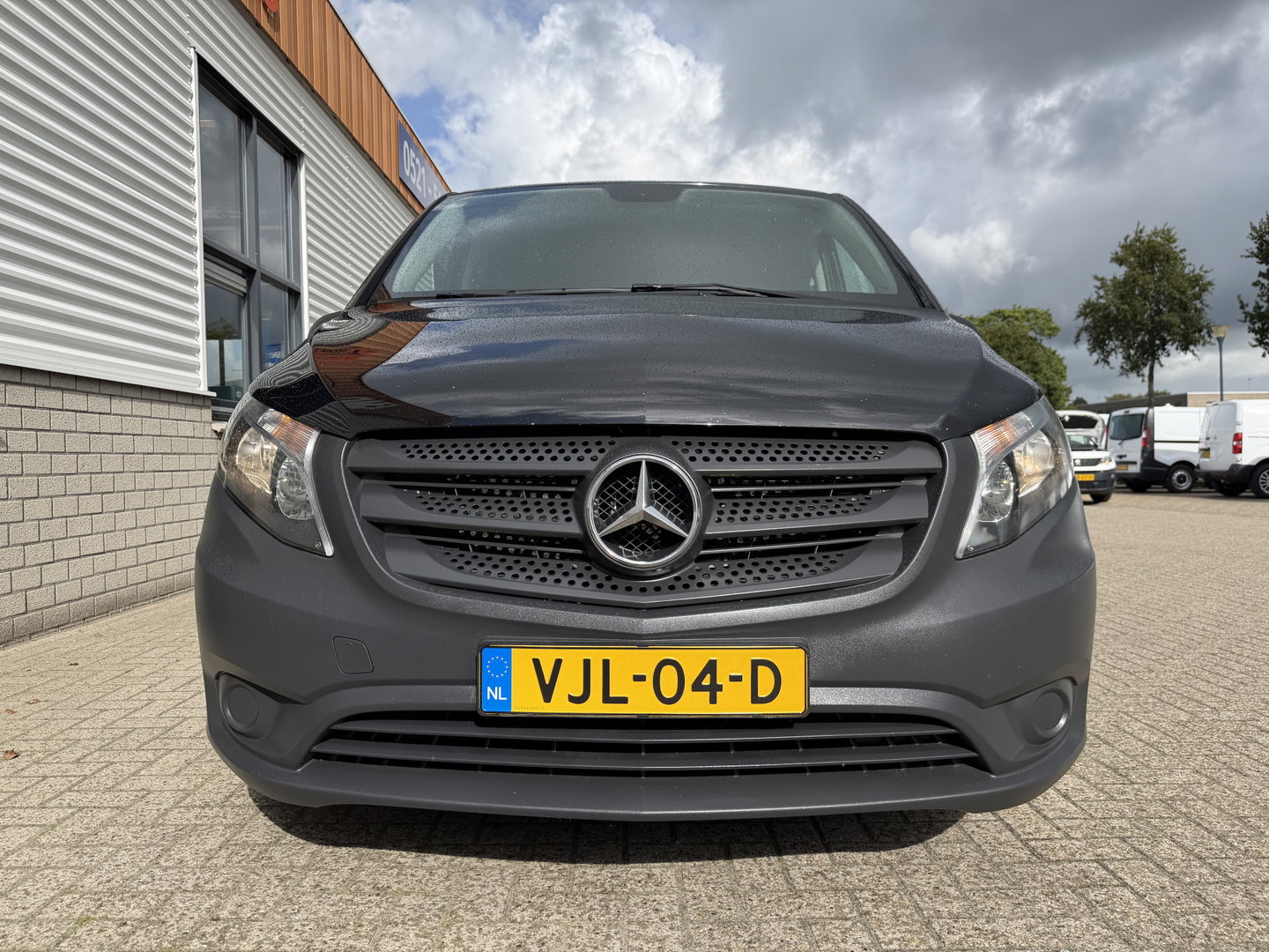 Mercedes-Benz Vito 110 CDI Lang L2H1 / euro 6 / bpm vrij / vaste prijs rijklaar € 16.950 ex btw / lease vanaf € 285 / airco / cruise control / navigatie / achterdeuren / comfort stoelen